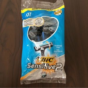 🌟 BIC 10 count Sensitive 2 blade disposable razors